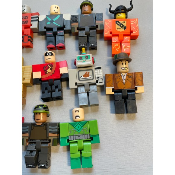 Roblox 13 Toy action Figures - Picture 3 of 3